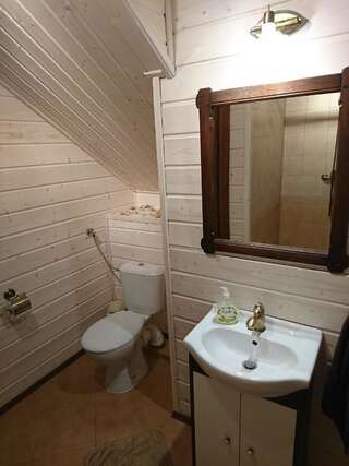 Фермерские дома Mazurski Staw Голдап Четырехместный номер с собственной ванной комнатой-1
